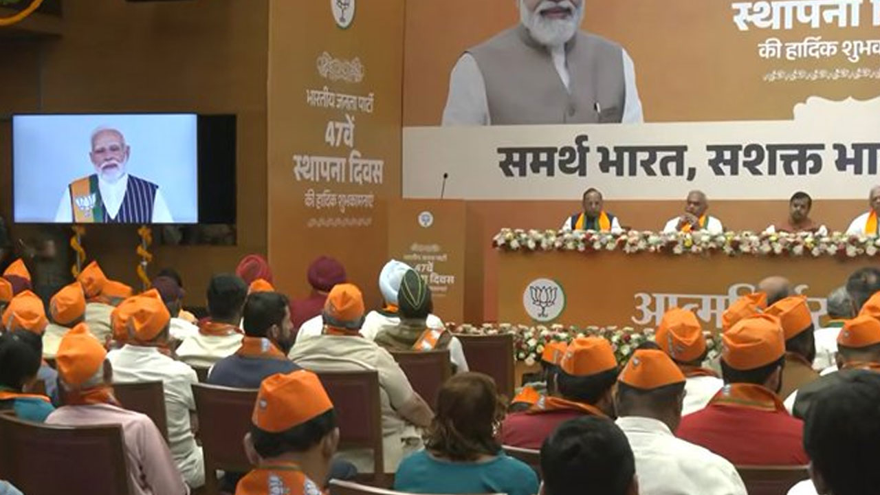 PM Modi: యూసీసీ, వ‌న్ నేష‌న్‌-వ‌న్ ఎల‌క్ష‌న్‌పై అంద‌రూ చ‌ర్చిస్తున్నారు: ప్ర‌ధాని మోదీ