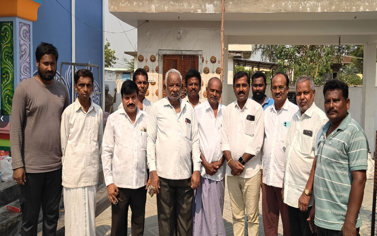 ఆలయ అభివృద్ధికి టేకులపల్లి సర్పంచ్ బోడ బాలు విరాళం