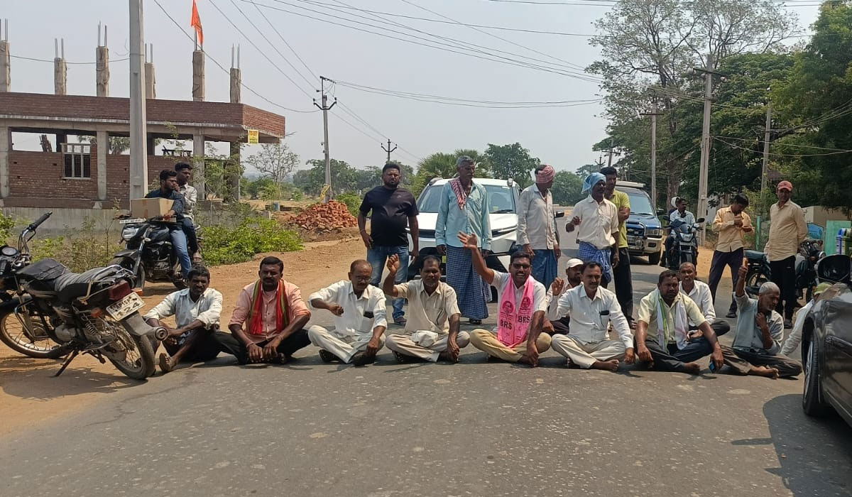 Odela | ఓదెలలో మొక్కజొన్న కొనుగోలు కేంద్రాన్ని ఏర్పాటు చేయాలి.. బీఆర్ఎస్ ఆధ్వర్యంలో నిరసన