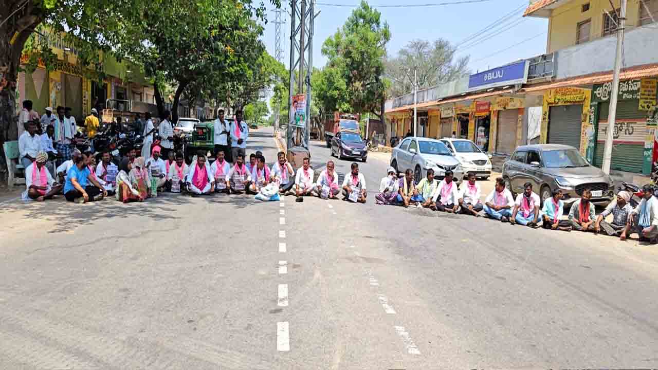 BRS Strike | రైతుల ఉసురు పోసుకుంటున్న కాంగ్రెస్ సర్కార్‌.. బీఆర్ఎస్ ఆధ్వర్యంలో రాస్తారోకో