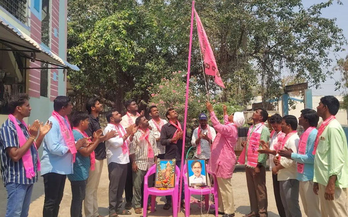 తుంగతుర్తిలో ఘనంగా బీఆర్ఎస్ ఆవిర్భావ దినోత్సవ వేడుకలు