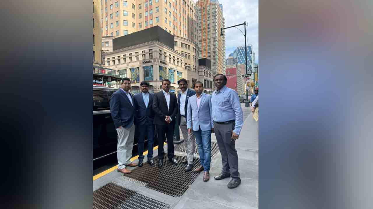 BRS USA | కేసీఆర్ క్యాంపు ఆఫీసుపై దాడిని ఖండిస్తూ టైమ్స్‌ స్క్వేర్ వద్ద నిరసన..!