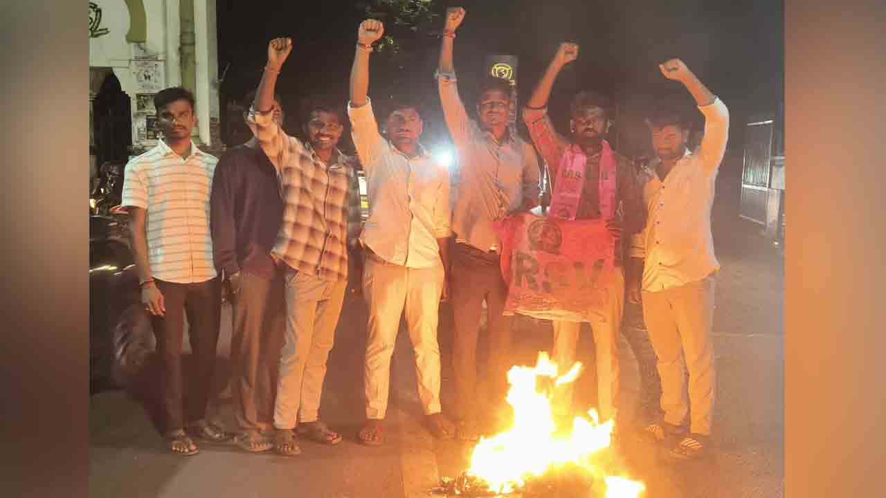 BRSV | ఓయూలో ఎంపీ తేజస్వీ సూర్య దిష్టి బొమ్మ దహనం.. తెలంగాణ ప్రజలకు క్షమాపణ చెప్పాలని డిమాండ్..!