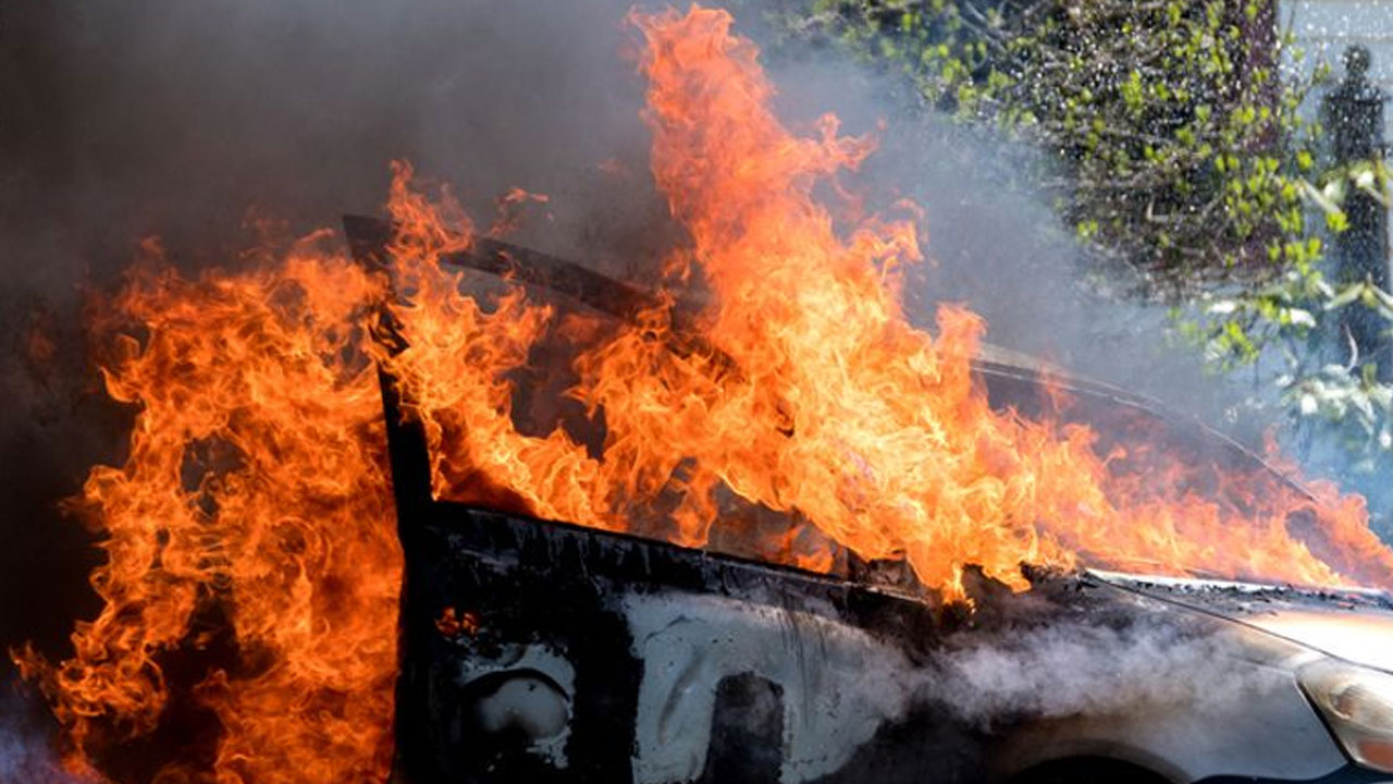 Rajasthan: క‌దిలే కారులో మంట‌లు.. అయిదుగురు స‌జీవ‌ద‌హ‌నం