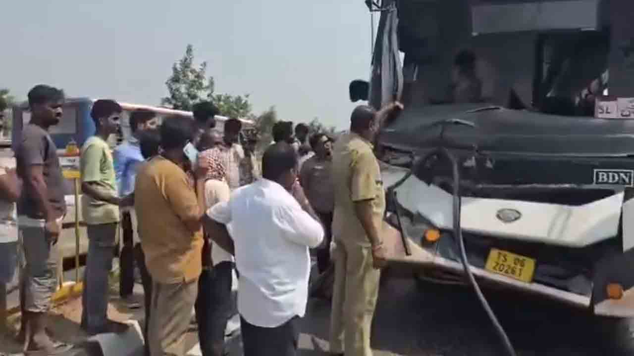 Medak | మెదక్ జిల్లాలో ఘోర రోడ్డు ప్రమాదం..30 మందికి తీవ్రగాయాలు