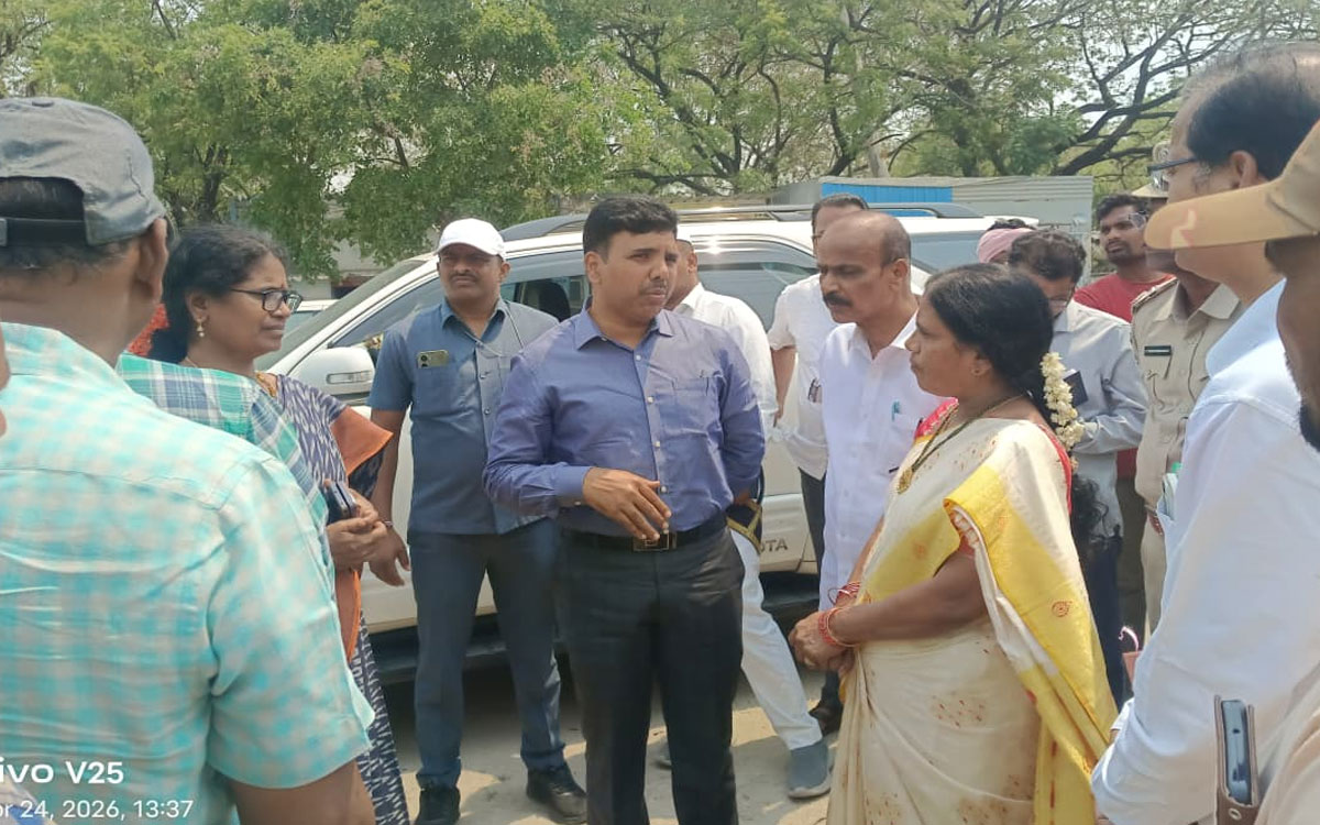 ధాన్యం కొనుగోళ్లు వేగవంతం చేయాలని కలెక్టర్ చంద్ర‌శేఖ‌ర్‌కు విన‌తి