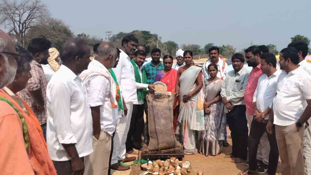 Chigurumamidi | ధాన్యం కొనుగోలు కేంద్రాల్లోనే విక్రయించాలి : కంది తిరుపతిరెడ్డి