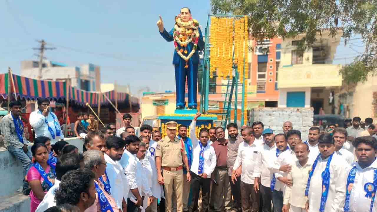 Bachannapeta | అంబేద్కర్‌ ఆశయ సాధనకు కృషి చేయాలి : సీఐ అబ్బయ్య
