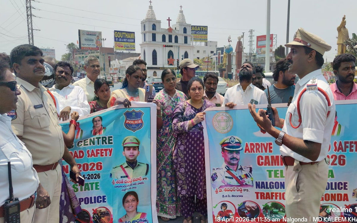 రోడ్డు భద్రత అందరి బాధ్యత : ట్రాపిక్ సీఐ మహాలక్ష్మయ్య