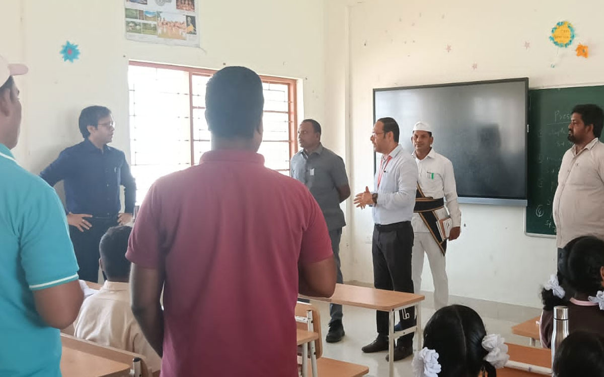ప్ర‌భుత్వ పాఠ‌శాల‌ల్లో కలెక్టర్ అంకిత్ మెరుపు తనిఖీలు