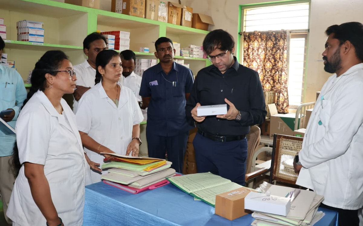 విధుల్లో నిర్లక్ష్యం వహిస్తే వేటు తప్పదు : కలెక్టర్ అంకిత్