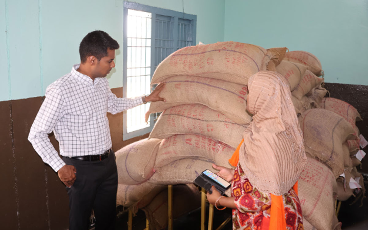 ప్రతి విద్యార్థి ఆరోగ్య వివరాలతో హెల్త్ కార్డు రూపొందించాలి : కలెక్టర్ అనుదీప్ దురిశెట్టి