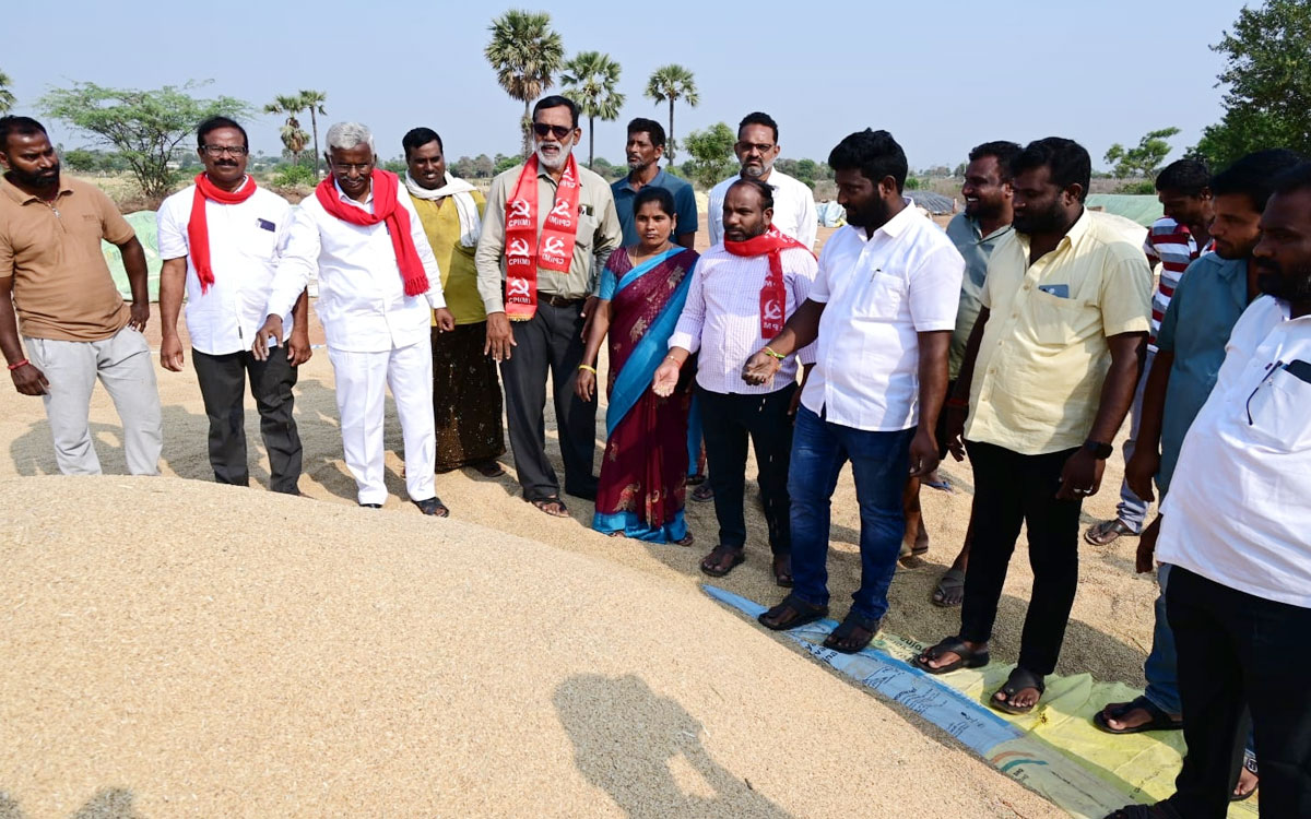 ‘ధాన్యం కొనుగోలు కేంద్రాలకు లారీలు పంపి వెంటనే ఎగుమతి చేయాలి’