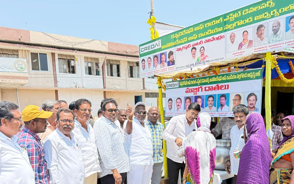 క్రెడాయ్ ఆధ్వర్యంలో ఆర్టీసీ ప్రయాణికులకు మజ్జిగ పంపిణీ