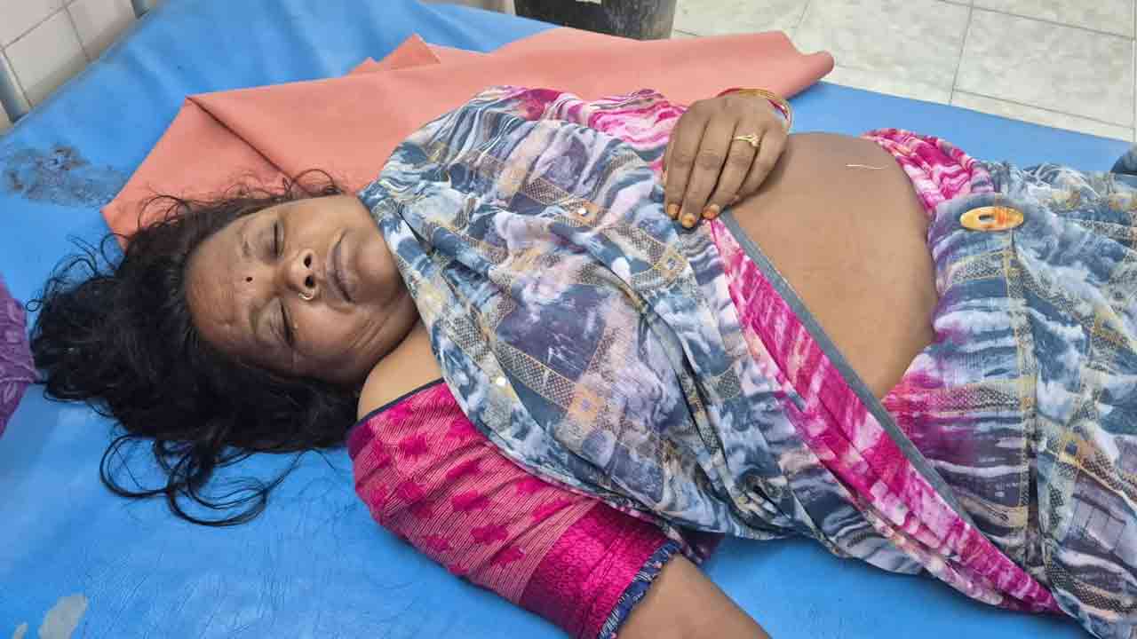 Current Shock | టవల్ ఆరేస్తుండగా కరెంట్ షాక్.. మహిళ మృతి