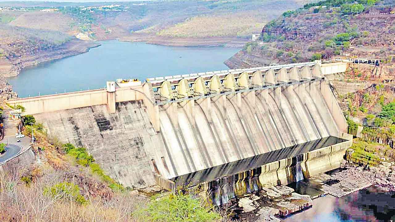 డెడ్‌ స్టోరేజీకి రిజర్వాయర్లు