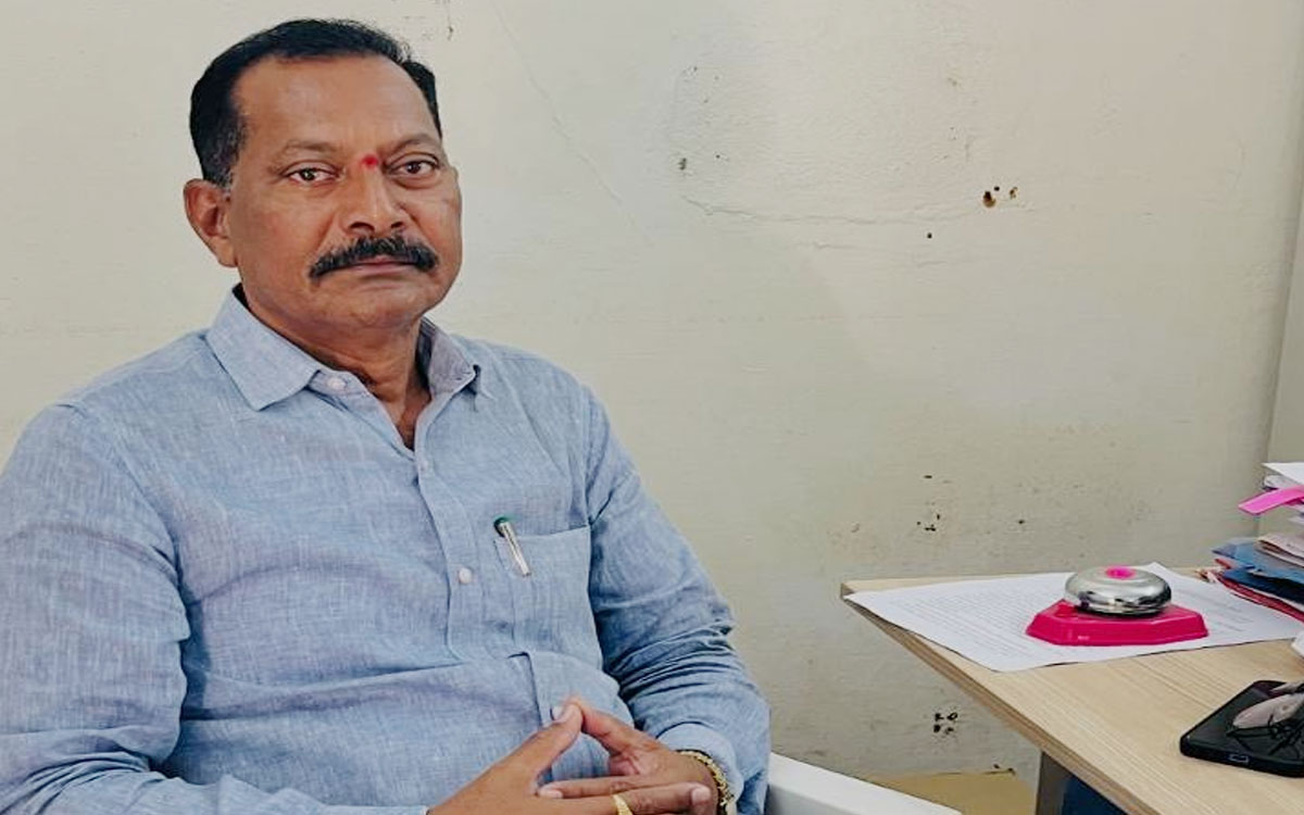 ‘చెరువుల్లో పూడిక మట్టిని రైతులు పొలాలకు తోలుకోవాలి’