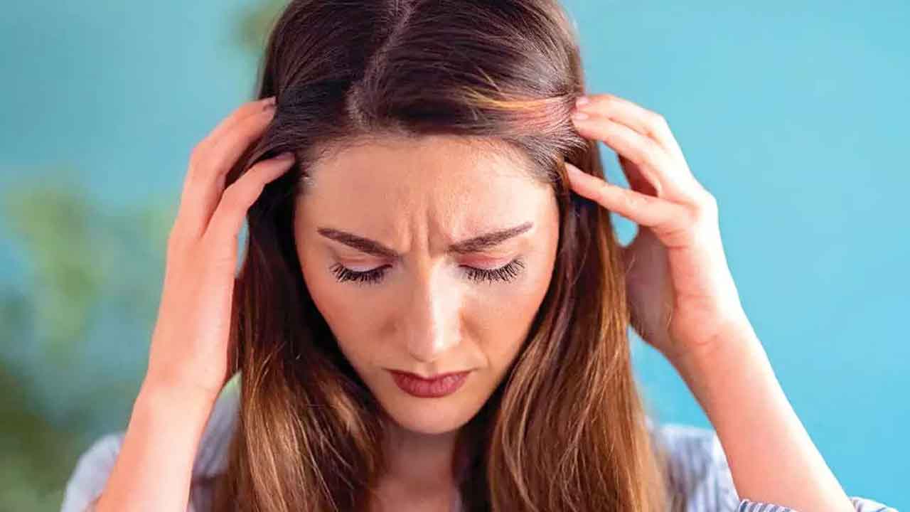 Dehydration Symptoms | మీ శ‌రీరం ఈ ల‌క్ష‌ణాల‌ను తెలియ‌జేస్తుందా.. అయితే మీరు డీహైడ్రేష‌న్ బారిన ప‌డ్డార‌ని అర్థం..