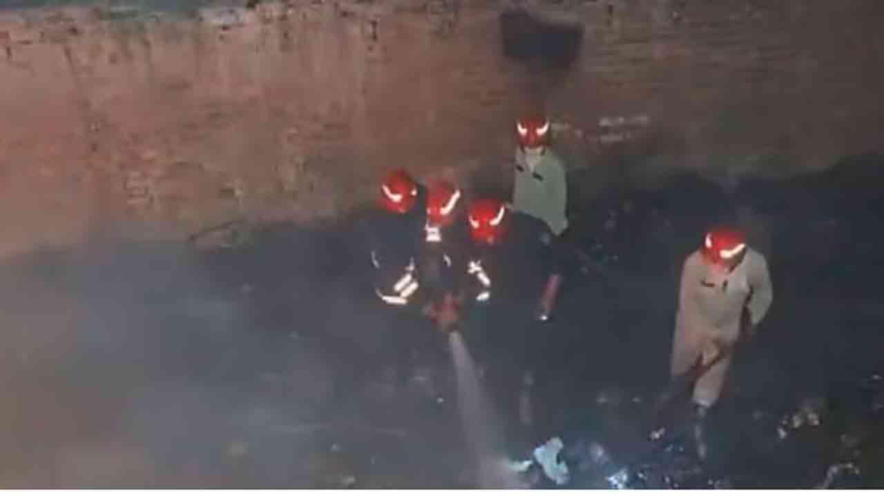 Delhi Fire Accident | ఢిల్లీలో భారీ అగ్ని ప్రమాదం.. భార్యాభర్తలు సహా మూడేళ్ల చిన్నారి మృతి