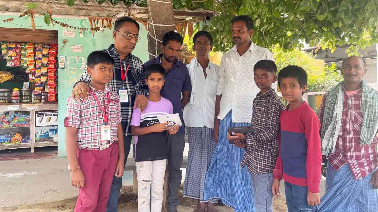 Peddapalli | జన గణన లో మేము సైతం అంటూ … ప్రజలకు అవగాహన కల్పిస్తున్న రచ్చపల్లి పీఎస్ విద్యార్థులు