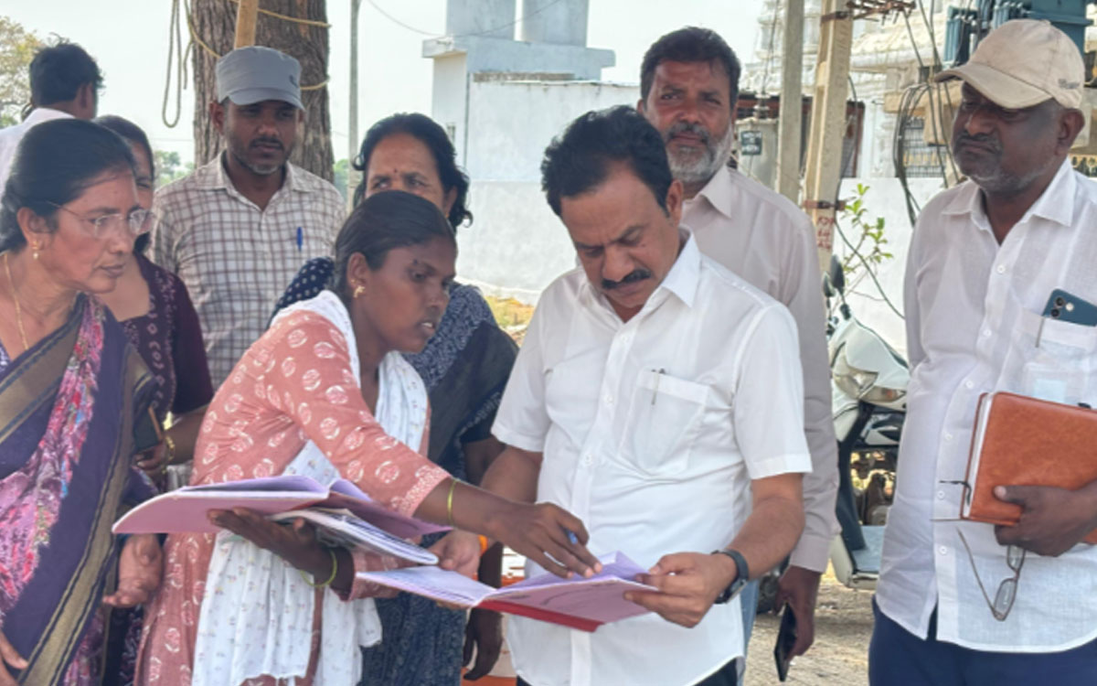 ఉపాధి కూలీలకు సదుపాయాలు క‌ల్పించాలి : డీఆర్డీఓ శేఖర్ రెడ్డి