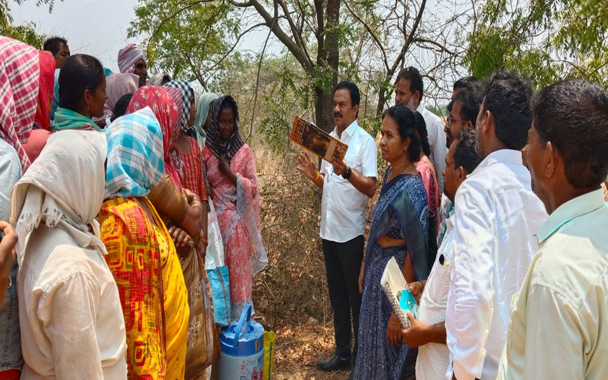 ఉపాధి కూలీలకు సదుపాయాలు క‌ల్పించాలి : డీఆర్డీఓ శేఖర్ రెడ్డి