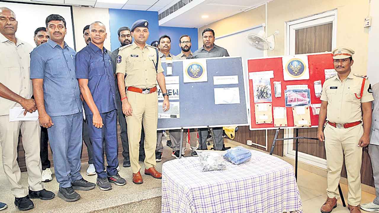 వేర్వేరు పద్ధతుల్లో డ్రగ్స్‌ అమ్మకాలు