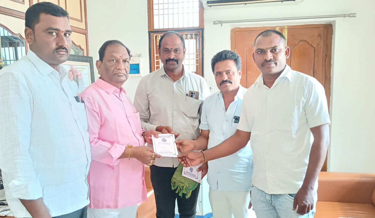 Koppula Eshwar | శ్రీ లక్ష్మీనరసింహస్వామి బ్రహ్మోత్సవాలకు హాజరుకావాలని.. మాజీ మంత్రి కొప్పుల ఈశ్వర్‌కు ఆహ్వానం