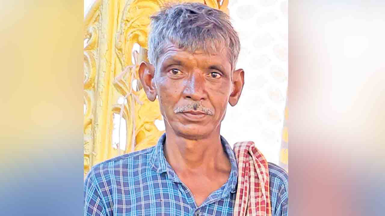 దిగుబడి రాక.. గుండె పగిలిన రైతు సోమ్లా మృతి