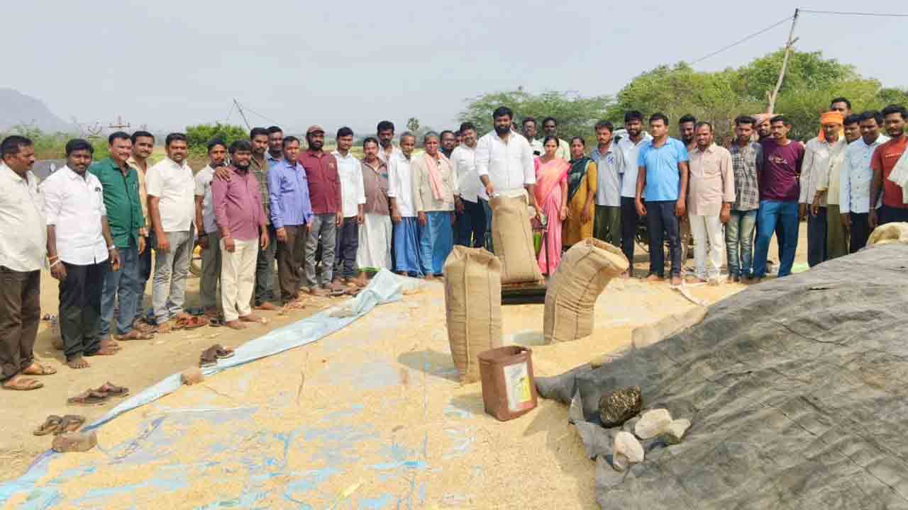 farmers | రైతులు దళారులను నమ్మి మోసపోవద్దు : బేగంపేట సర్పంచ్ చంటి