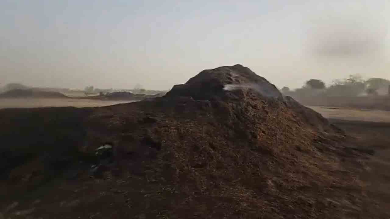 Fire Accident | వ్య‌వ‌సాయ పొలాల్లో అగ్నిప్ర‌మాదం ద‌శ్యాలు.. వీడియో