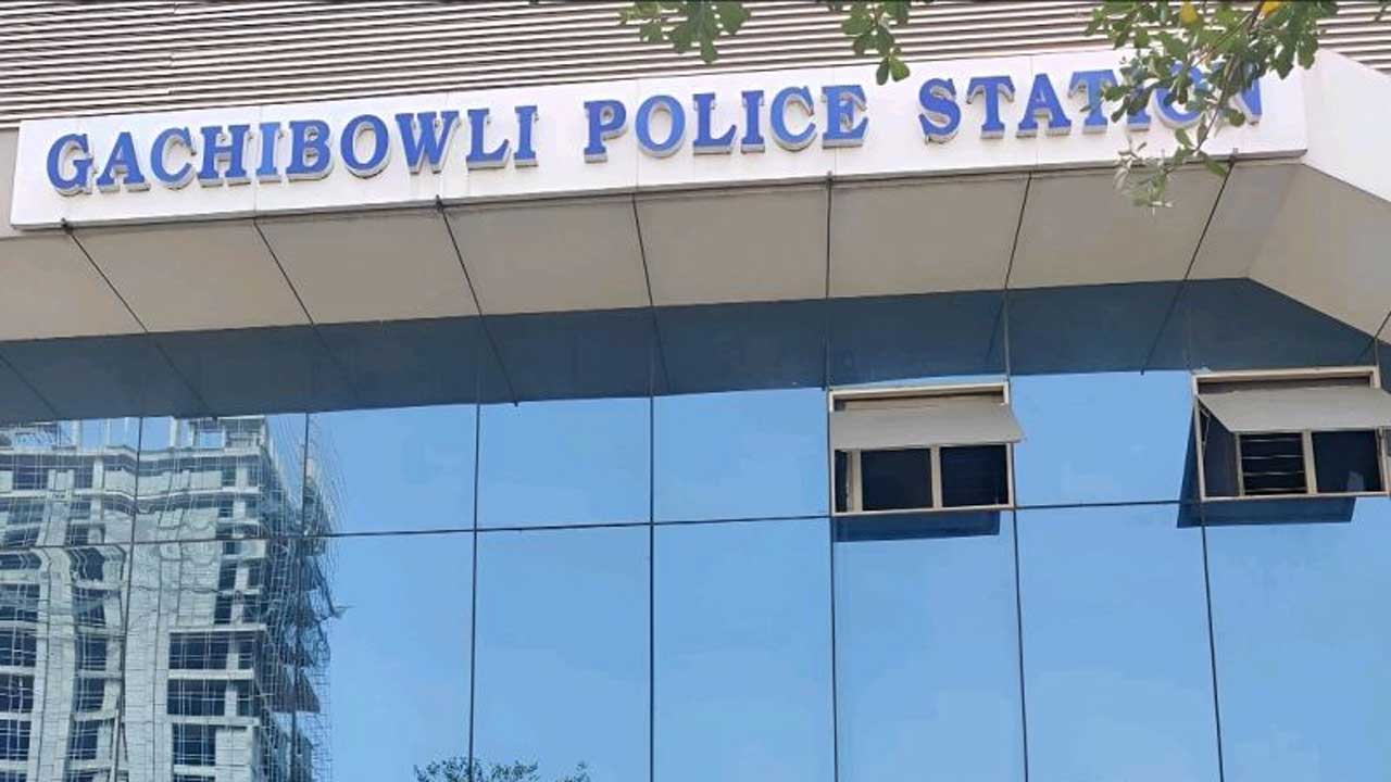 Hyderabad | గచ్చిబౌలిలో రెచ్చిపోయిన కానిస్టేబుల్‌.. స్కూటీ కొట్టేసి, ఇదేంటని అడిగితే ఓనర్‌పై దాడి!