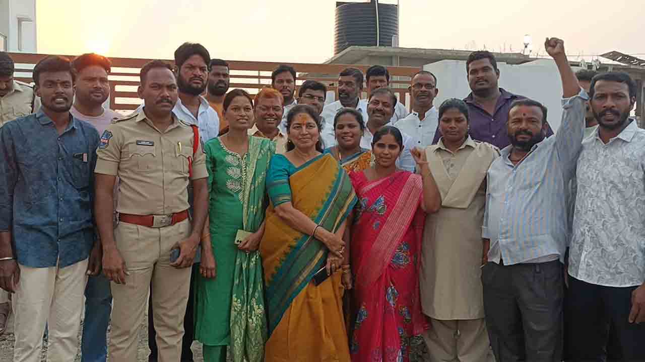 Gongidi Sunitha | కేసీఆర్ కార్యాలయంపై దాడి ప్రజాస్వామ్యంపై దాడి.. ప్రజా ఆస్తుల ధ్వంసంగా పరిగణించాలి..!