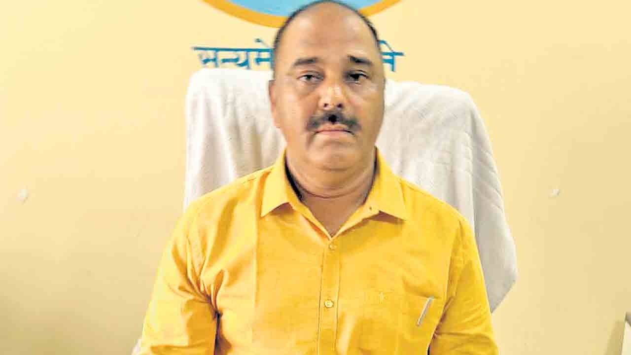 ఒక్కో బర్త్‌ సర్టిఫికెట్‌కు రూ 7,500 డిమాండ్‌.. 25 వేలు తీసుకుంటూ ఏసీబీకి చిక్కిన పేట ఆర్డీవో