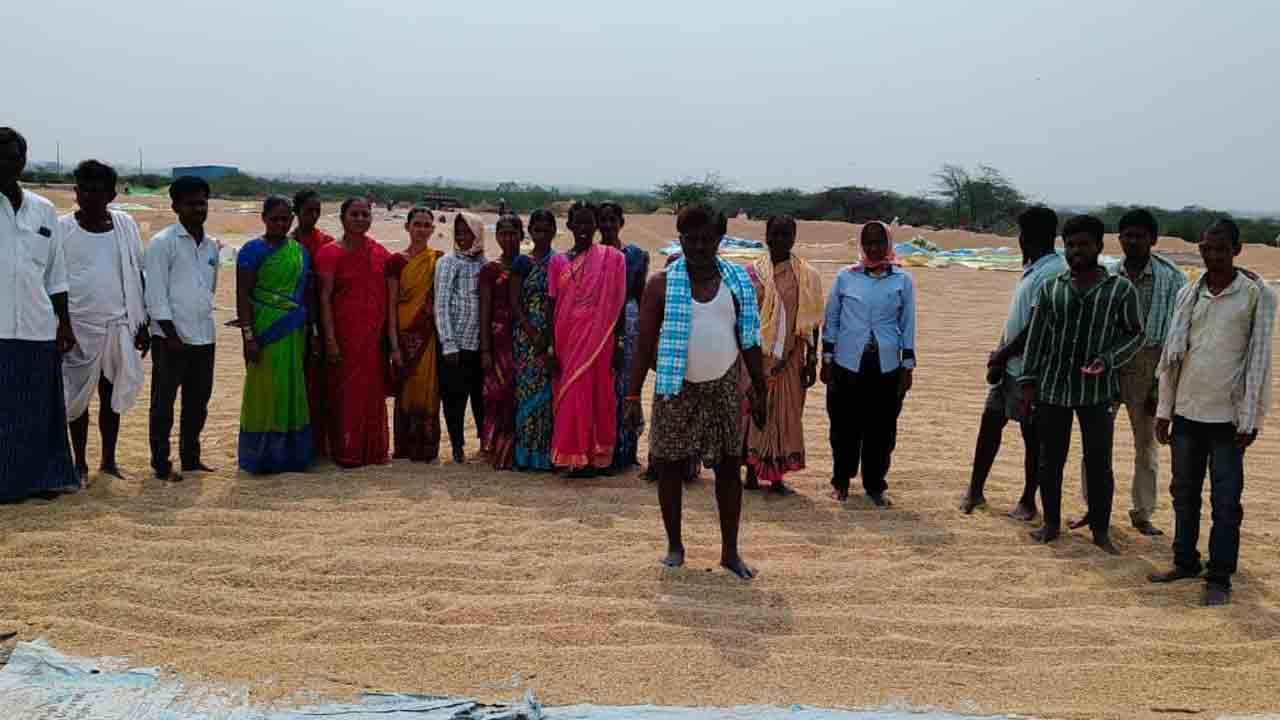 Narayanapeta | ధాన్యం కొనుగోలు కేంద్రాలు ఏర్పాటు చేయాలని రైతుల ఆందోళన