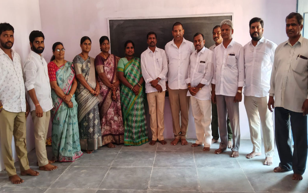 తల్లిదండ్రుల జ్ఞాపకార్థం గూడూరు ప్రాథమిక పాఠశాల అభివృద్ధి