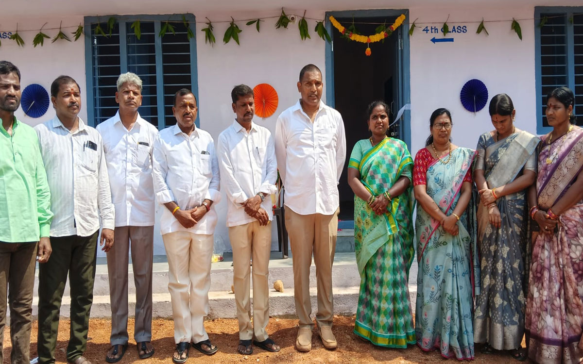 తల్లిదండ్రుల జ్ఞాపకార్థం గూడూరు ప్రాథమిక పాఠశాల అభివృద్ధి