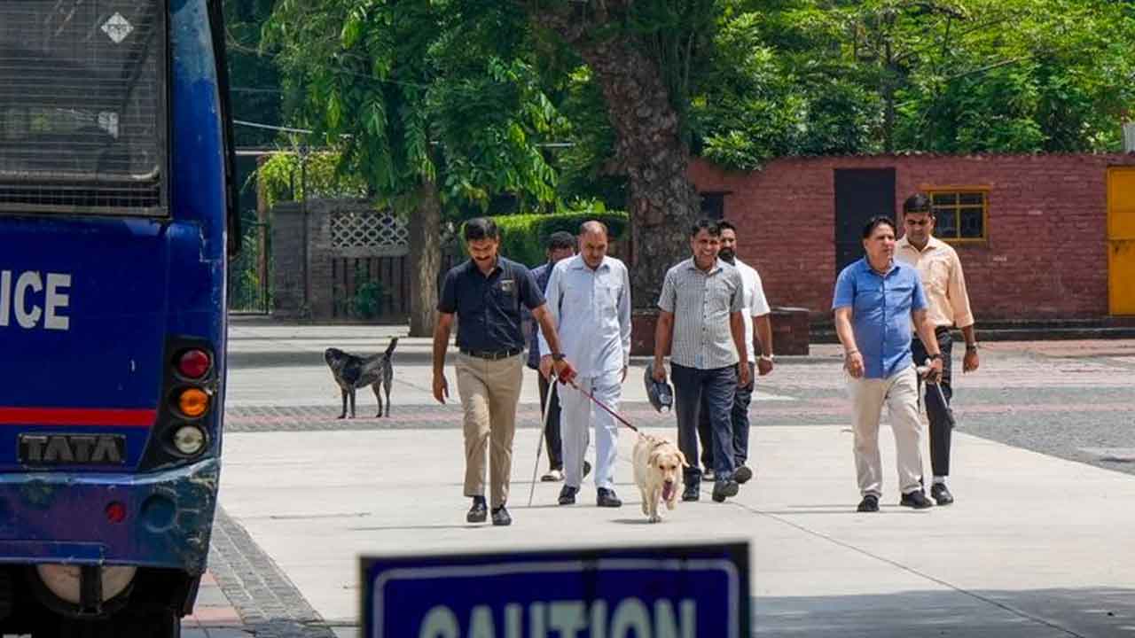 Bomb Threat Mails: గురుగ్రామ్ స్కూళ్ల‌కు బాంబు బెదిరింపు మెయిల్స్‌