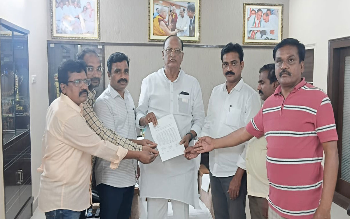 ​’జిల్లా, మున్సిప‌ల్ కేంద్రాల్లో పనిచేసే ప్రతి జర్నలిస్టుకు అక్రిడిటేషన్ కార్డు’