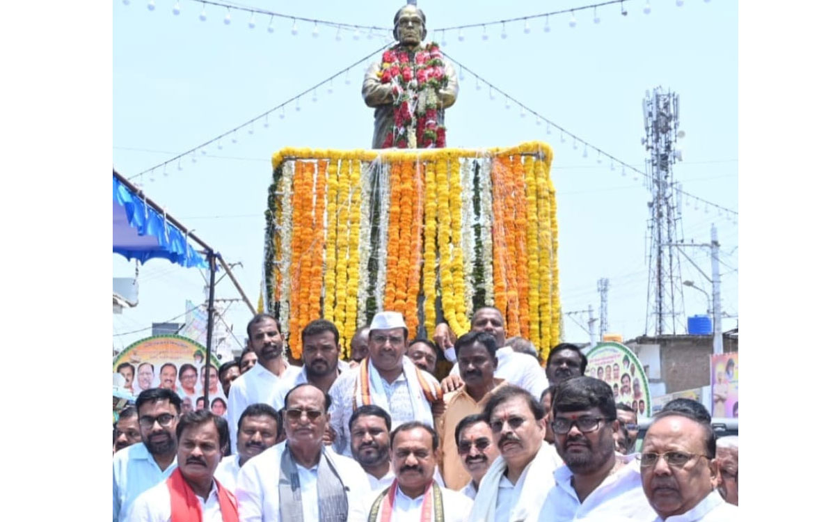 ప్రపంచానికి స్ఫూర్తి భూదానోద్యమం : గుత్తా సుఖేందర్ రెడ్డి