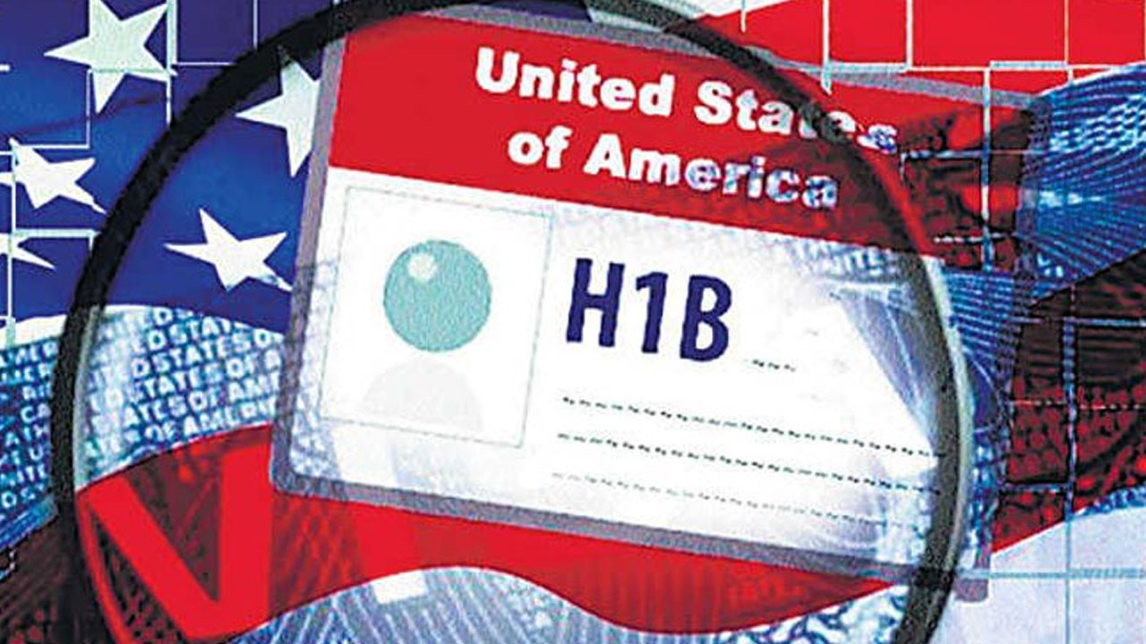 H-1B Visas: హెచ్‌1-బీ వీసాల‌ను మూడేళ్లు నిలిపివేయండి.. అమెరికా కాంగ్రెస్‌లో బిల్లు
