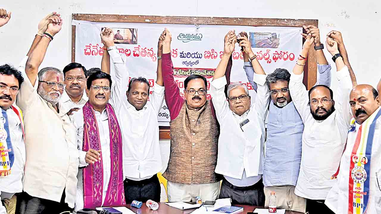 చేనేత రంగంపై ప్రభుత్వం వివక్ష