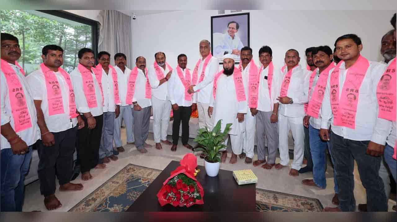 Harish Rao | కాంగ్రెస్ ప్రభుత్వ మోసాలను సోషల్ మీడియా వేదికగా ఎండగట్టాలి  : హరీశ్ రావు