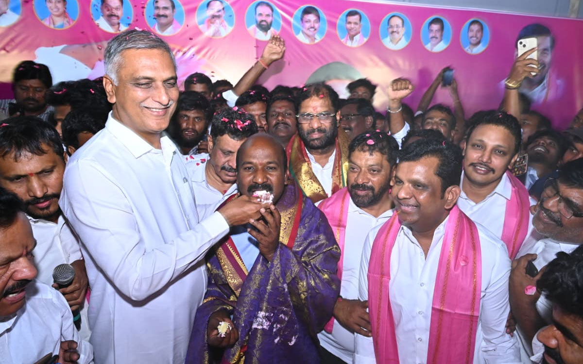 ఘ‌నంగా మాజీ ఎమ్మెల్యే చిరుమ‌ర్తి లింగ‌య్య జన్మ‌దిన వేడుక‌లు