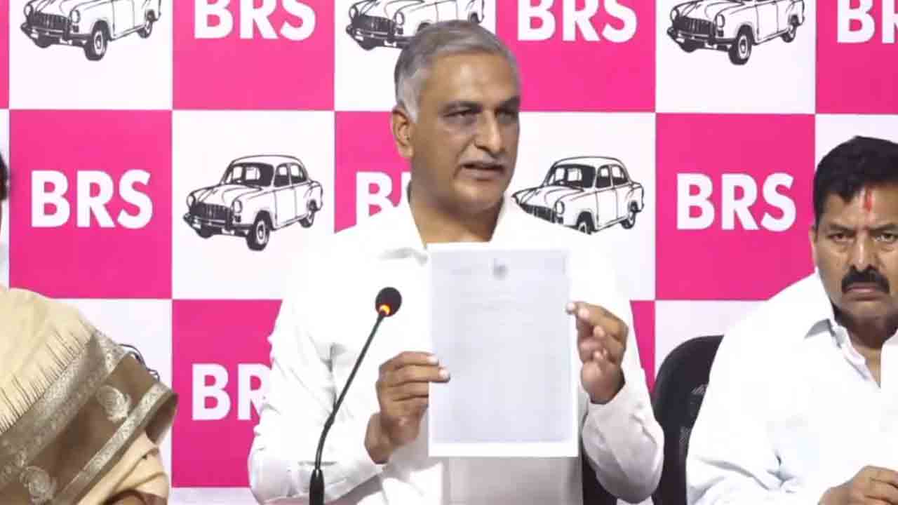 Harish Rao | రూ. 7 వేల కోట్ల విలువైన ప్రభుత్వ భూమిని కాంగ్రెస్ పెద్దలు గద్దల్లా తన్నుకుపోతున్నారు : హరీష్ రావు