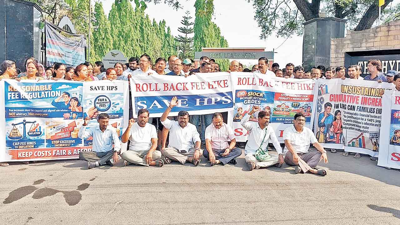 నాలుగేండ్లలో 141 శాతం ఫీజు పెరుగుదలనా?