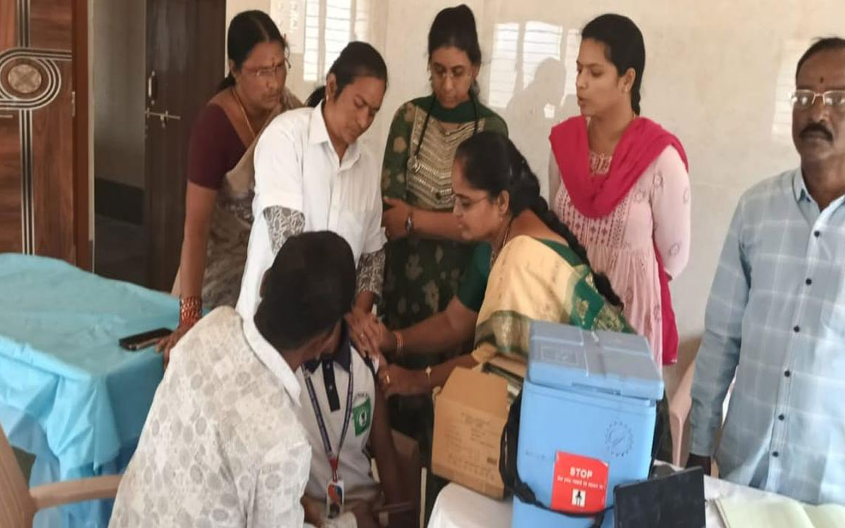 బీబీన‌గ‌ర్ పీహెచ్‌సీలో కిశోర బాలికలకు హెచ్‌పీవీ వ్యాక్సిన్‌