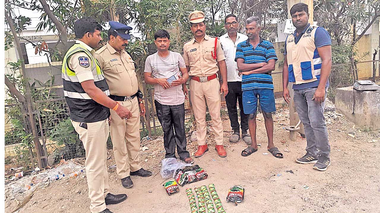 గంజాయి విక్రయిస్తున్న వ్యక్తుల అరెస్టు