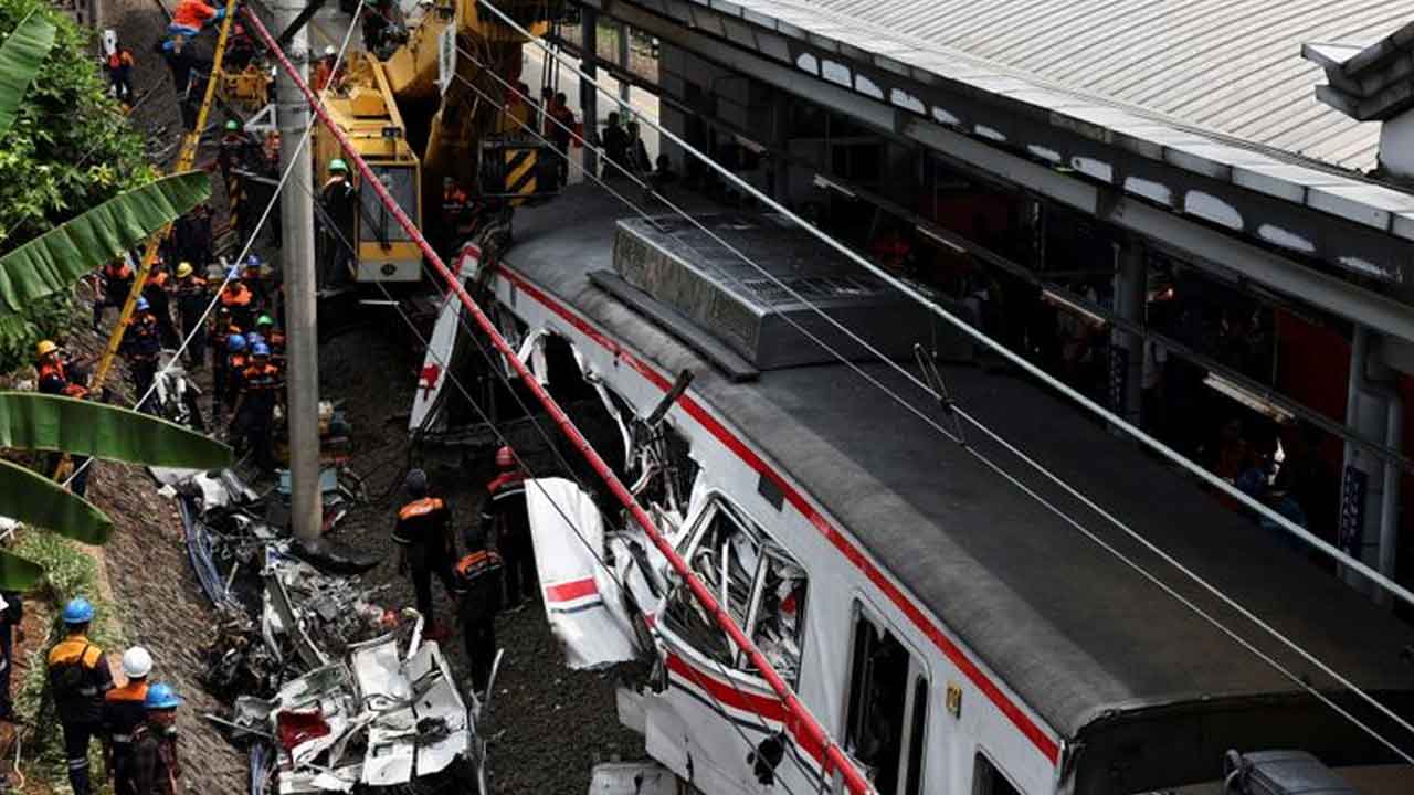 Indonesia: ఇండోనేషియాలో ఢీకొన్న రెండు రైళ్లు.. 14 మంది మృతి, 84 మందికి గాయాలు