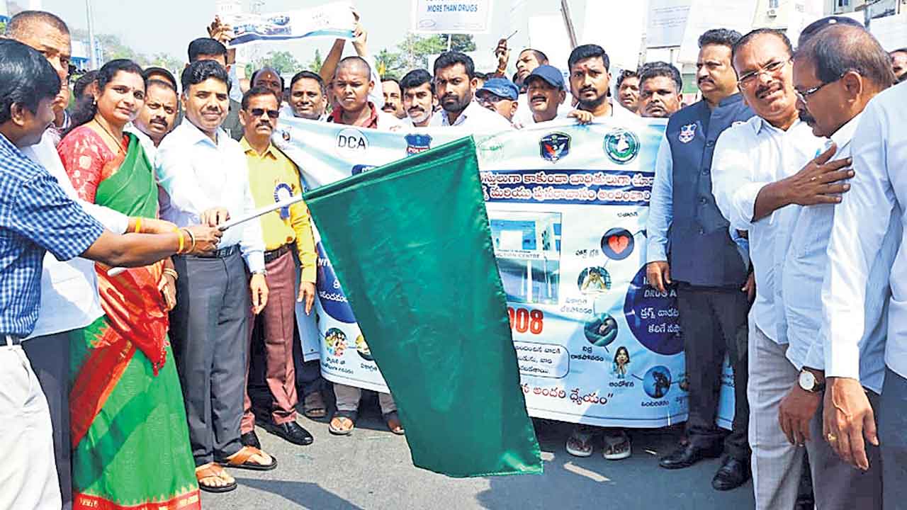 ఆరోగ్యకరమైన సమాజ నిర్మాణానికి.. ప్రతి ఒకరూ కృషి చేయాలి